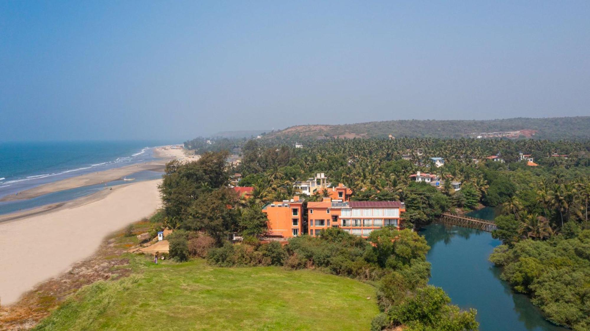 Mandrem Beach Resort, A Member Of Radisson Individuals Retreat Εξωτερικό φωτογραφία