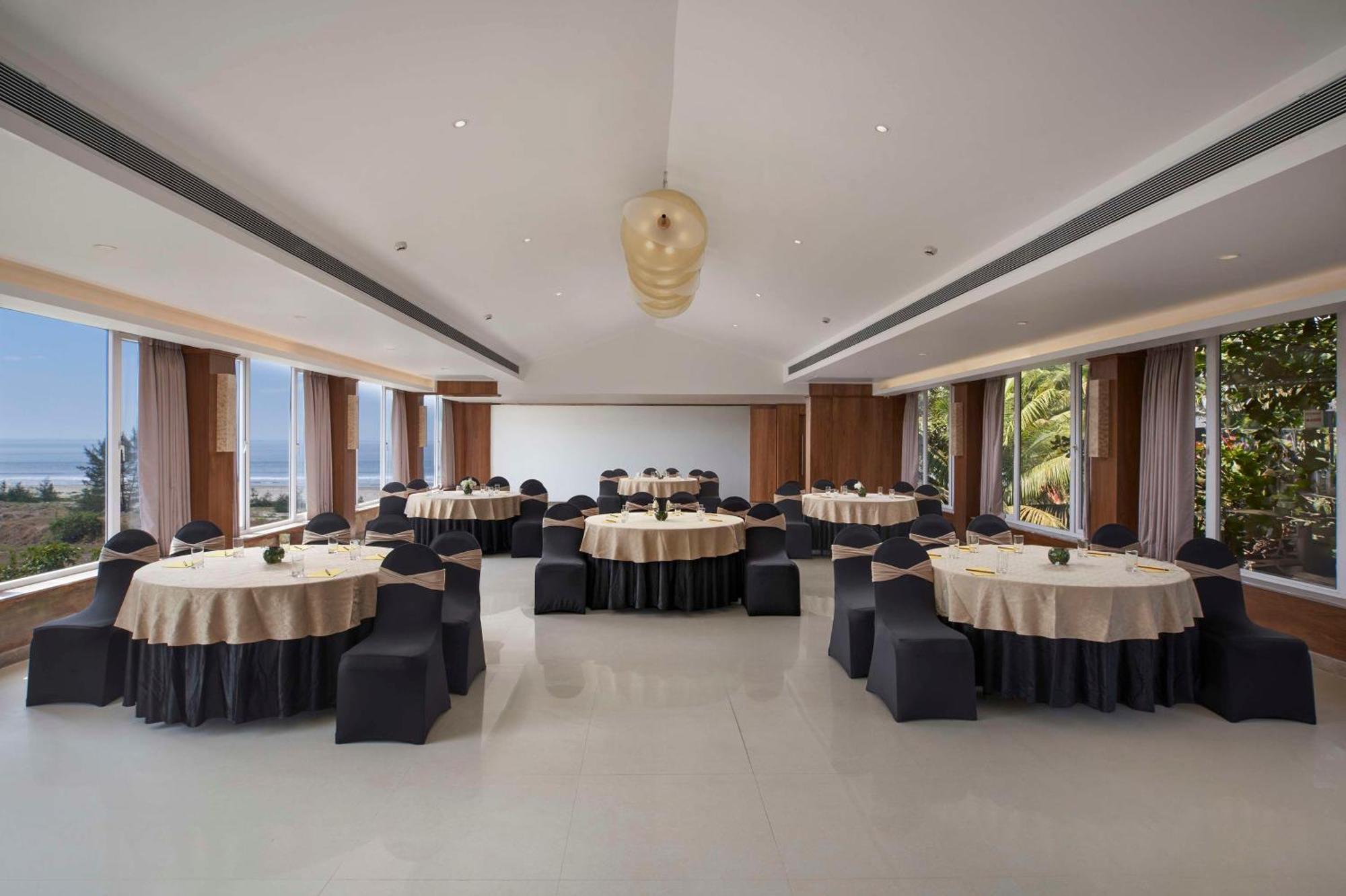 Mandrem Beach Resort, A Member Of Radisson Individuals Retreat Εξωτερικό φωτογραφία